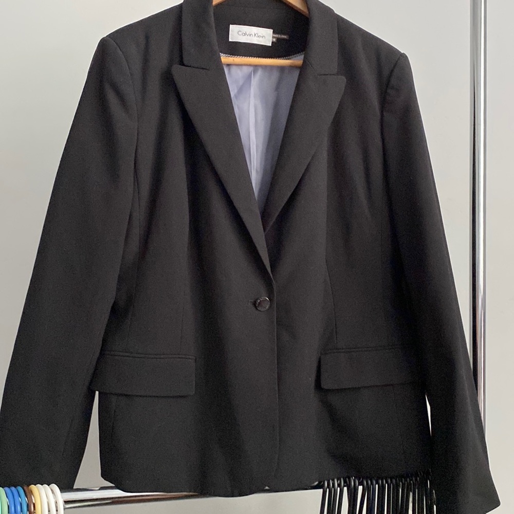 Calvin Klein black suit blazer jacket, size 16, fitted, fully lined. Excellent!
